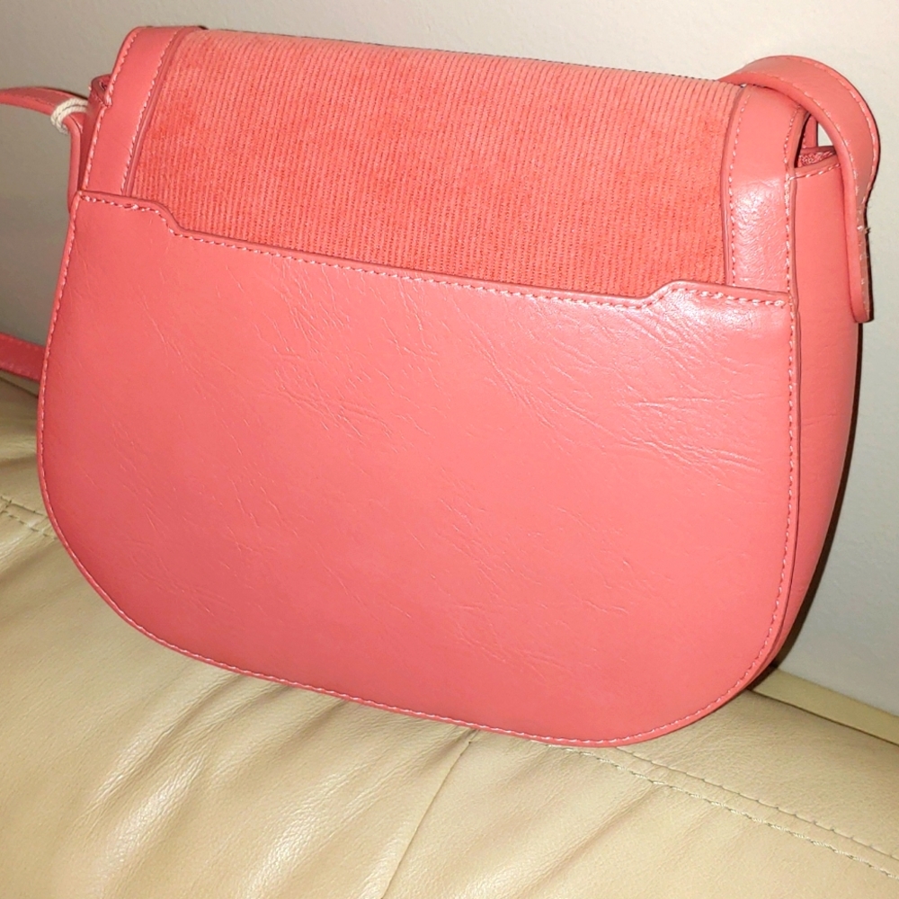 Universal Thread Purse - Picture 6 of 8